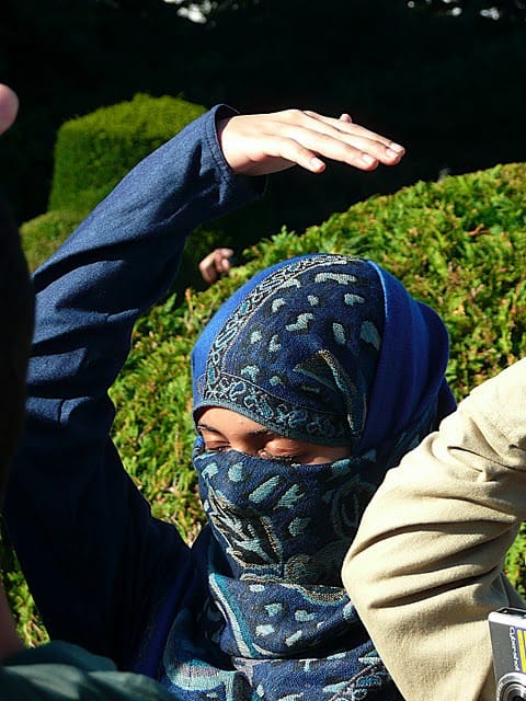 Sahaja Yoga experience by Muslim ladies on the streets in Germany 2010