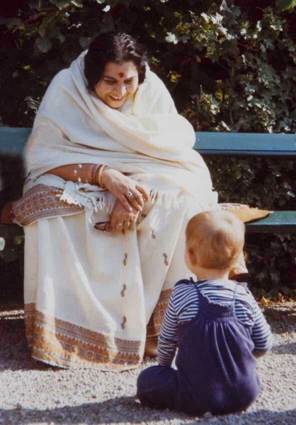 Read more about the article Anandita: “Who is my Yoga Teacher?! How Powerful?!” – Miracle testimonial about Shri Mataji on Video!