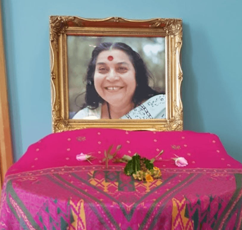 Read more about the article YOGINI’s Crown Chakra Miracle Story with GURU’s Photo