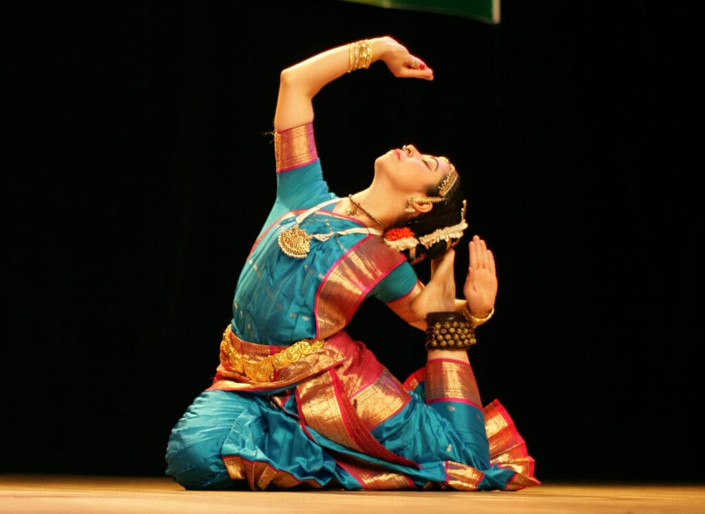 This image has an empty alt attribute; its file name is Analuiza-Torres-A-queen-of-Kuchipudi-Dance-humble-1024x747.jpg
